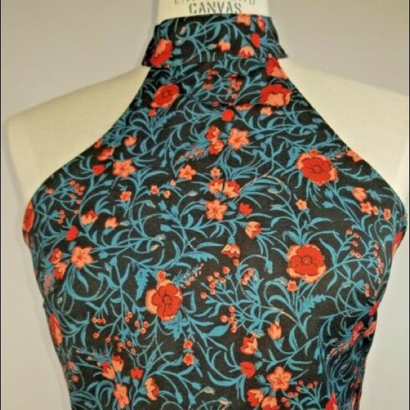 MISSGUIDED Floral Halter Crop Top - Picture 4 of 4